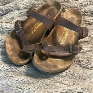 Birkenstock’s brown sz 7
